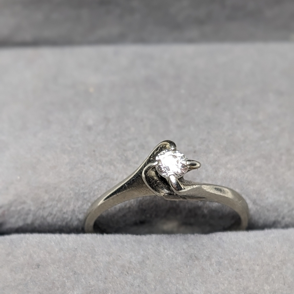 14k White Gold Solitaire Ring 0.16ct Diamond Vintage Size 6